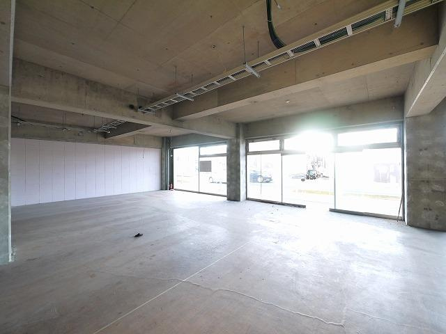 杉田店舗ビルの内装