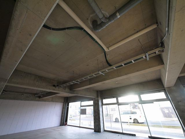 杉田店舗ビルの内装