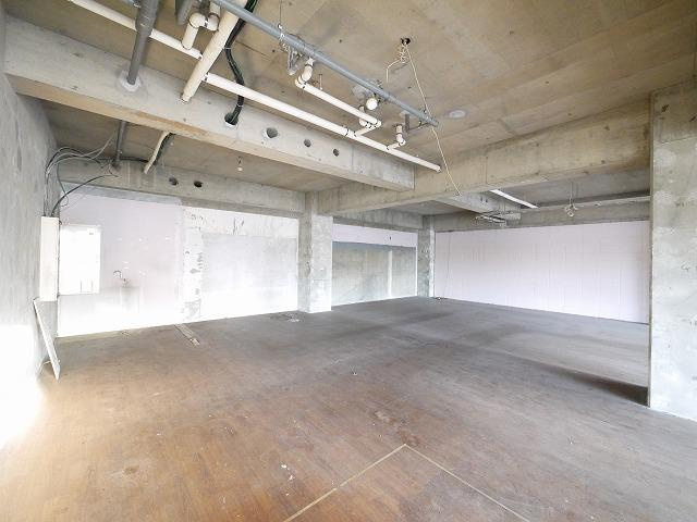 杉田店舗ビルの内装