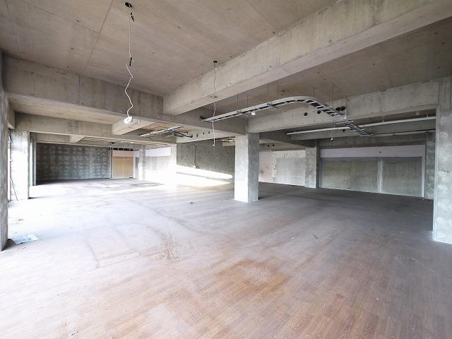 杉田店舗ビルの内装