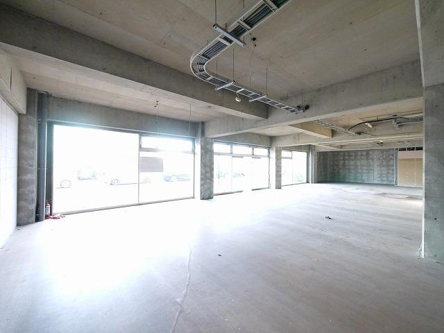 杉田店舗ビルの内装