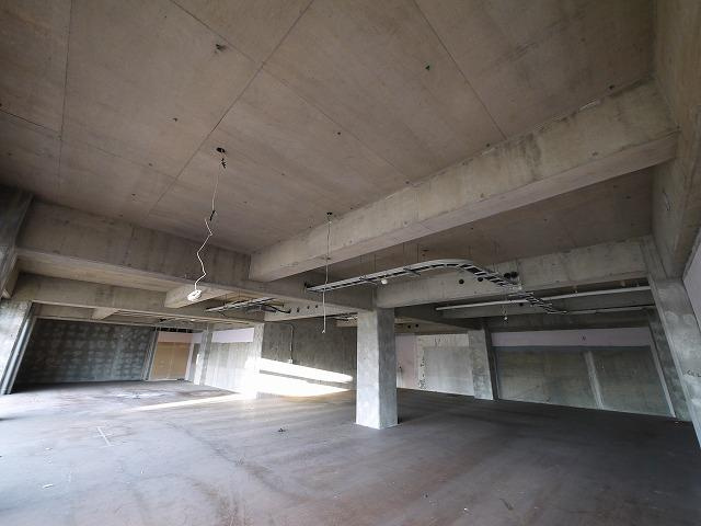 杉田店舗ビルの内装