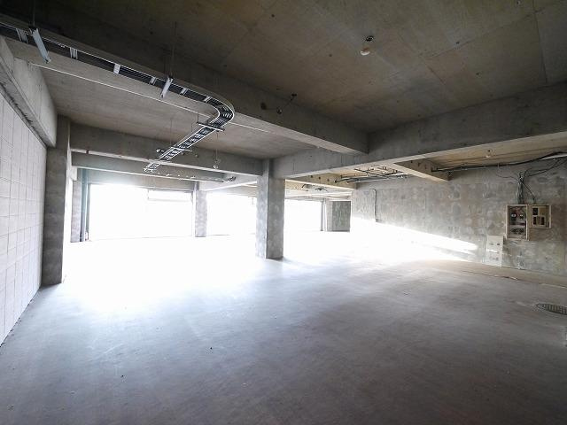 杉田店舗ビルの内装