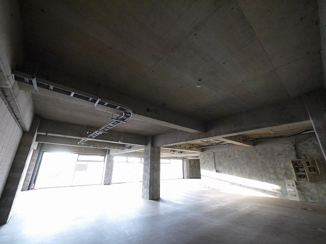 杉田店舗ビルの内装