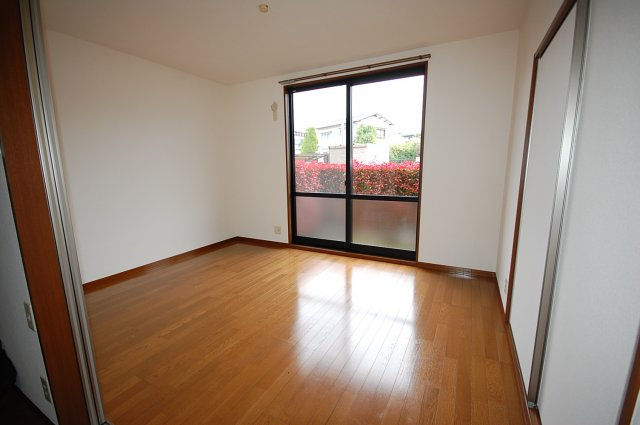 グリーンパーク野中の洋室