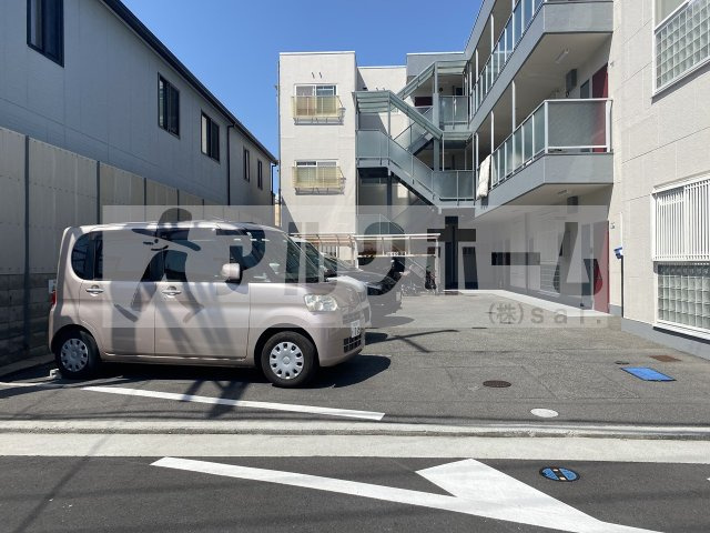エスパリエ柏原の駐車場