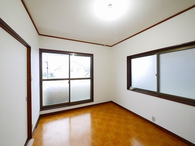 秋篠町一戸建の洋室