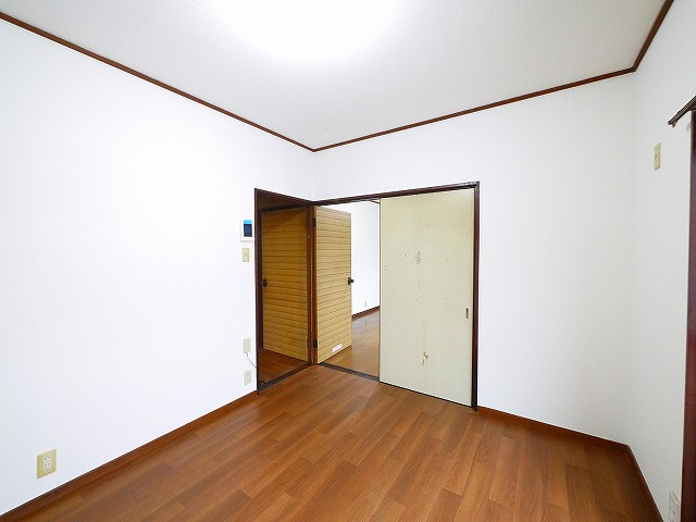 秋篠町一戸建の洋室