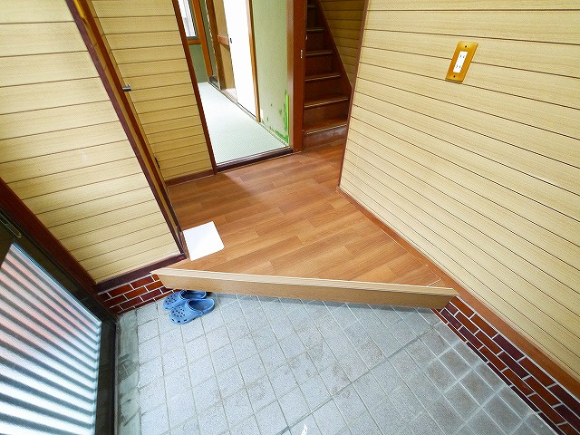 秋篠町一戸建の玄関