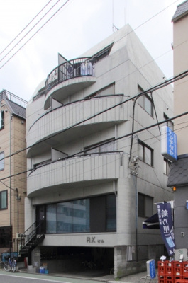 【外観】 | R・Kビル | 閑静な住宅街に立地する日当たり良好な物件です。