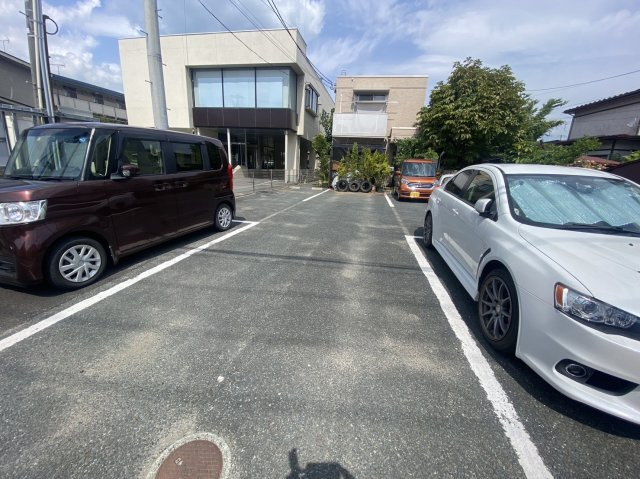 クラヴィエ長田町の駐車場