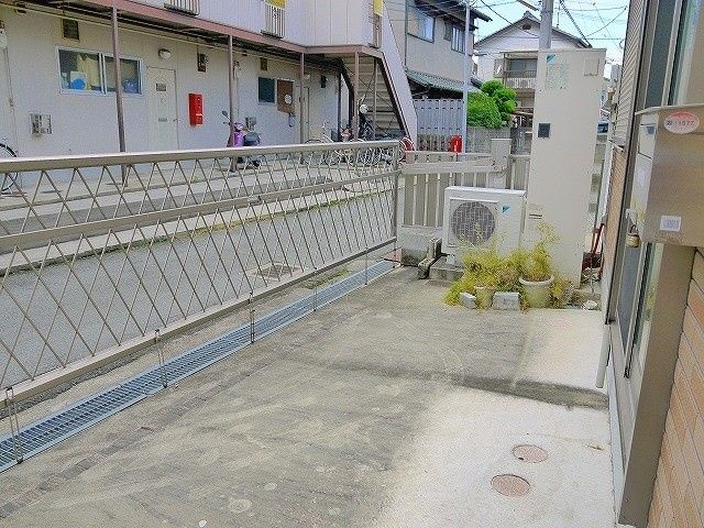 東田邸の駐車場