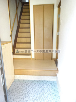 【玄関】 | 五条町貸家│縄手東小学校区！内装大改装済みの貸家です！│