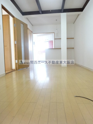 【居間・リビング】 | 五条町貸家│縄手東小学校区！内装大改装済みの貸家です！│