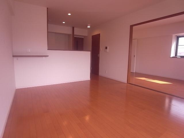 エコルクス地行の居間・リビング|ゆったり過ごせるリビングです
写真は別号室タイプです