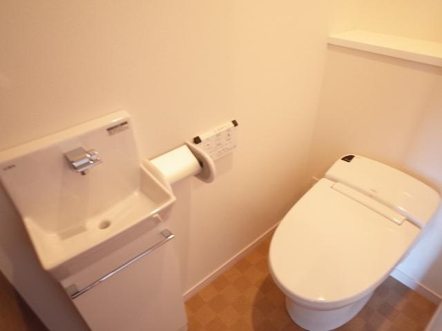 エコルクス地行のトイレ|エコルクス地行（2ＬＤＫ）　トイレ
写真は別号室タイプです
