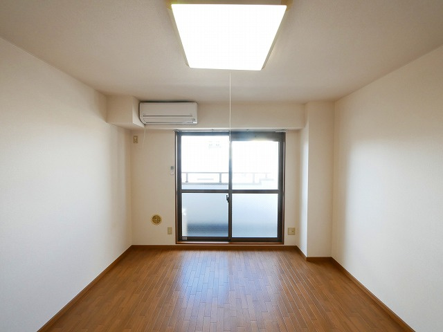 ブランドール佐保川の居間・リビング