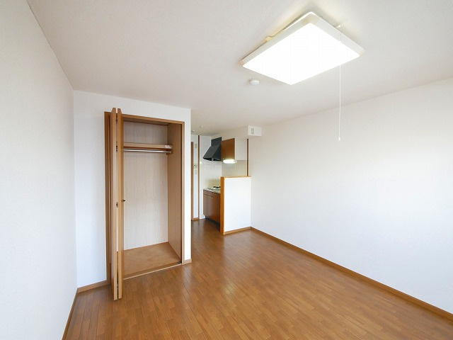 ブランドール佐保川の洋室