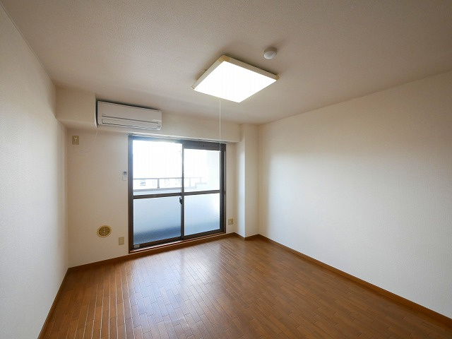 ブランドール佐保川の居間・リビング