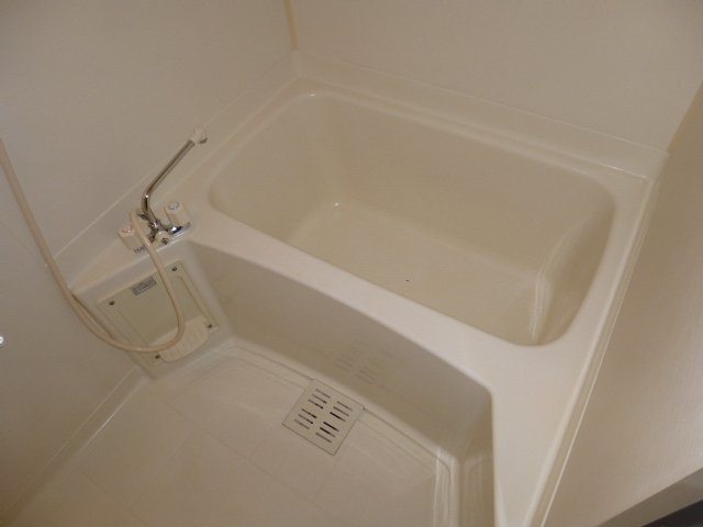 倉敷市茶屋町のアパートの浴室