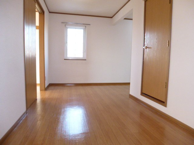 倉敷市茶屋町のアパートの居間・リビング