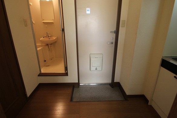 雅ハイツⅡの玄関