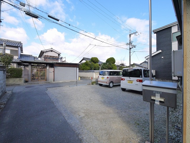 芳村貸家の駐車場|カースペースがあります