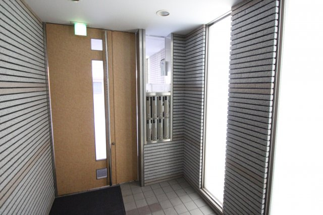 ウエストヴィラージュのエントランス