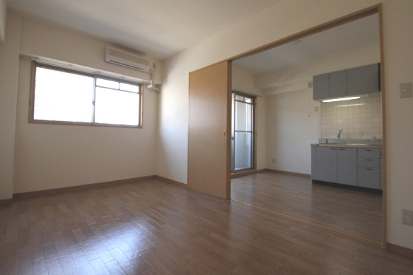 ウエストヴィラージュの洋室