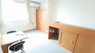 【内装】 | エスポワール | 同タイプ居室：収納付きベッド（ベッド下、ステップ部分が収納になってます）