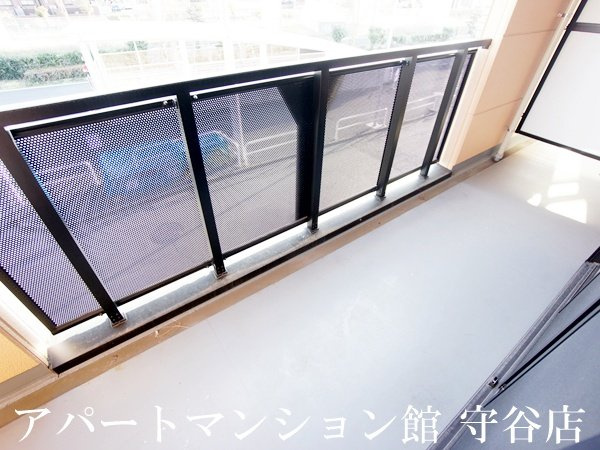 キャトル フィーユのバルコニー|類似です