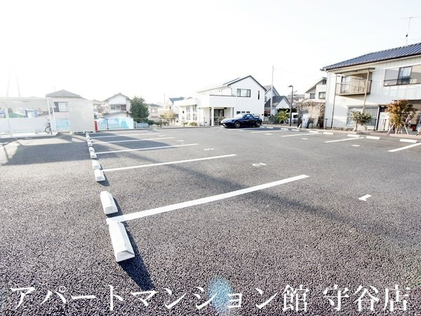 キャトル フィーユの駐車場