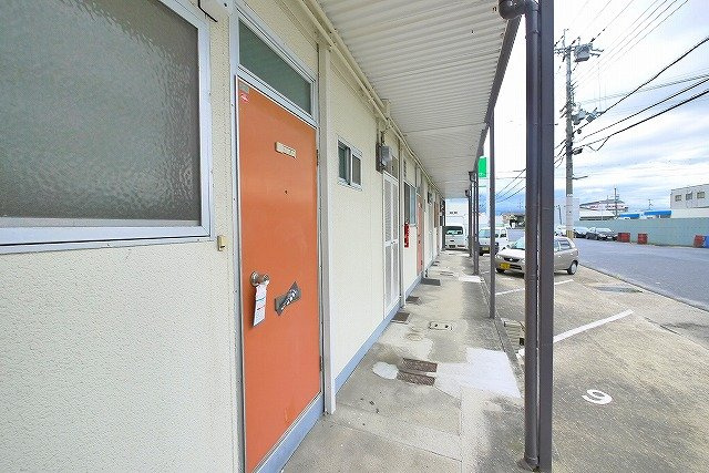 コーポ北之庄Aのその他共用部分|明るい共用廊下