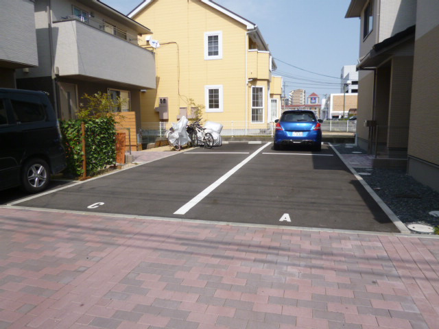 ソレイユＣの駐車場