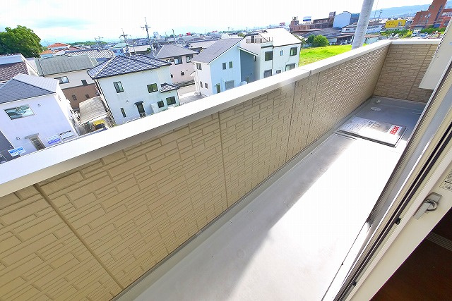 サン・ルイスのバルコニー|外からの目が気にならないバルコニーで洗濯物が干せます