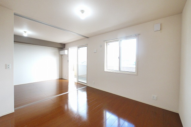 サン・ルイスの洋室|落ち着いた色調の洋室です