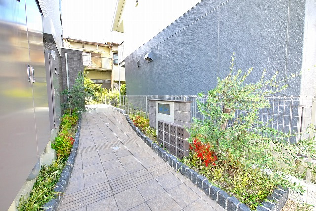 サン・ルイスのエントランス|ゆとりのあるエントランスです