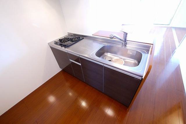 サン・ルイスのキッチン|コンパクトなキッチンで掃除もラクラク