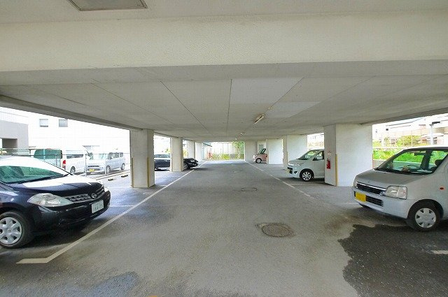 ウエストポートAの駐車場|駐車場に車を止められます