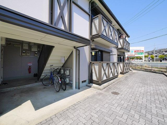 ピック小明Aのエントランス|建物の内部です