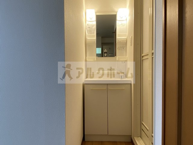 コンフィメゾン柏原の独立洗面台|コンフィメゾン柏原　洗面