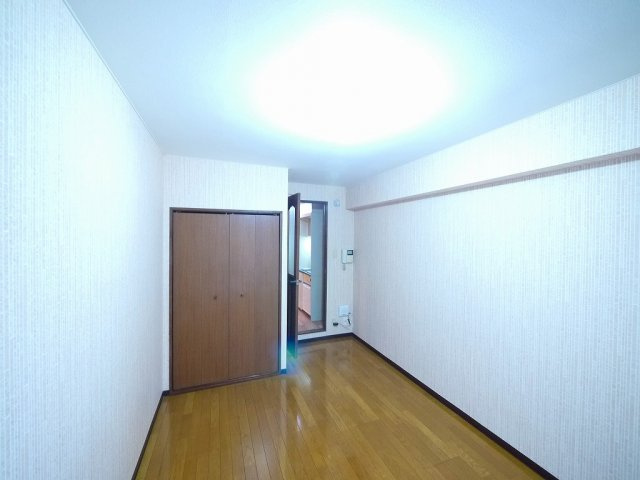 リヴィエールナッツパティオの洋室