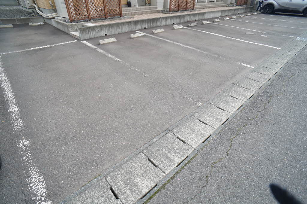 アップタウン下川原の駐車場