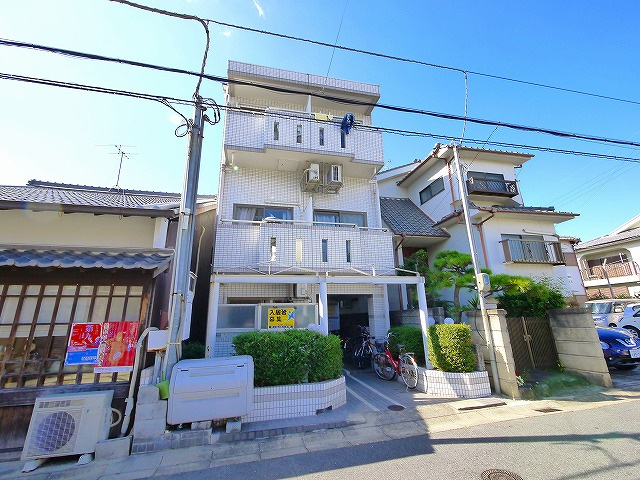 シティパレス川之上町の外観|キレイな外観です。