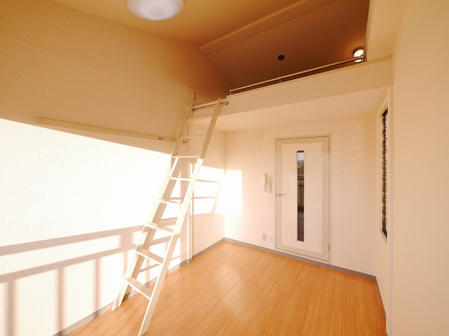 シティパレス川之上町の洋室|広々とした洋室です