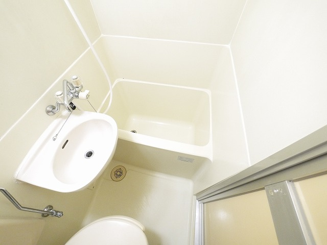 シティパレス川之上町の浴室|きれいなお風呂です