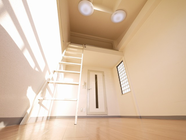 シティパレス川之上町の洋室|個人の部屋や寝室として使える洋室です