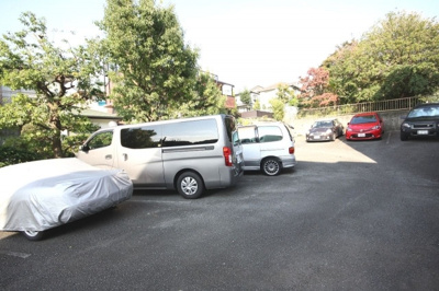 【駐車場】 | グレイスパーク小机 | 広い駐車場ですので、お車も止めやすいですよ♪