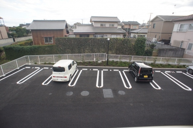 グレース アロッジオの駐車場