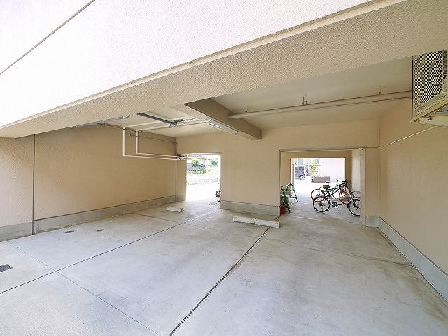 平沼マンションの駐車場|駐車場に車を止められます
